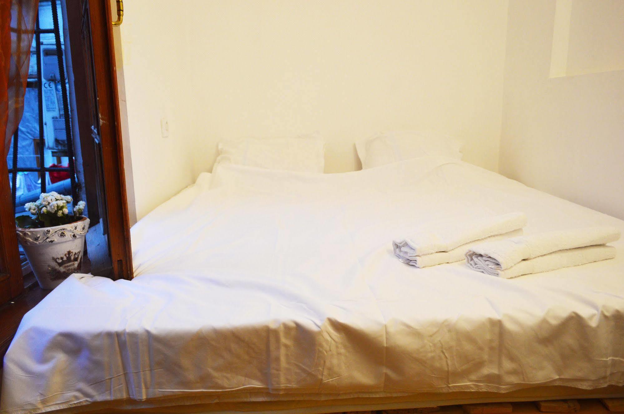 Patio Hostel Tbilisi Ngoại thất bức ảnh